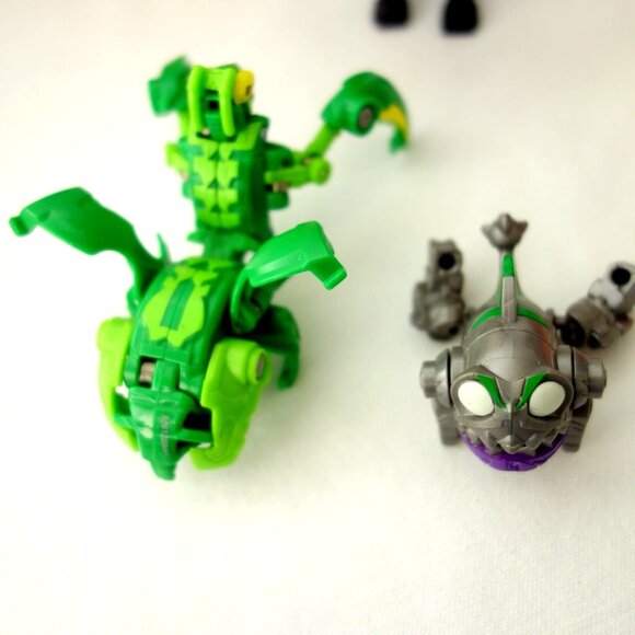 Mixed Lot of 14 Transforming Robot Action Figures See Pictures - Picture 5 of 11